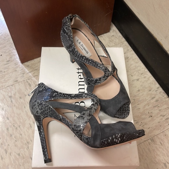 L.K. Bennett gray snake and suede heels size 6.5 Brand new - Picture 2 of 7